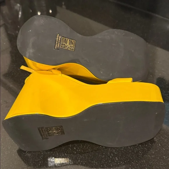 Jeffrey Campbell Yellow Patent Platform Wedge Sandals - Picture 5 of 6